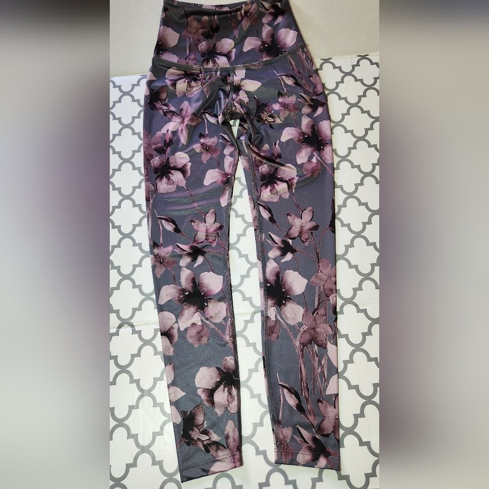 Beyond Yoga x Mary Lauren Purple Floral Leggins Size Small - Picture 2 of 10